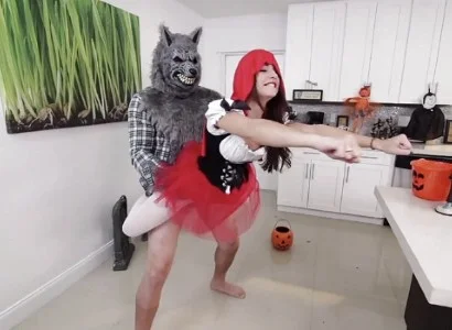 Cô bé trong truyện cổ tích chịch nhau cuồng nhiệt